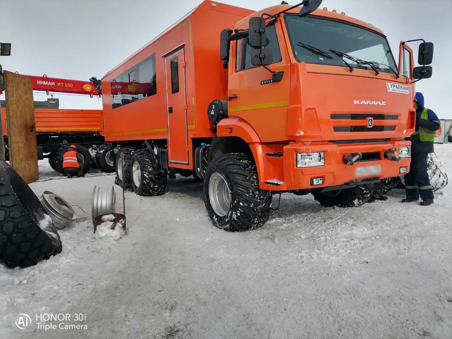 Специальный автомобиль КАМАЗ на шинах низкого давления Бел-91