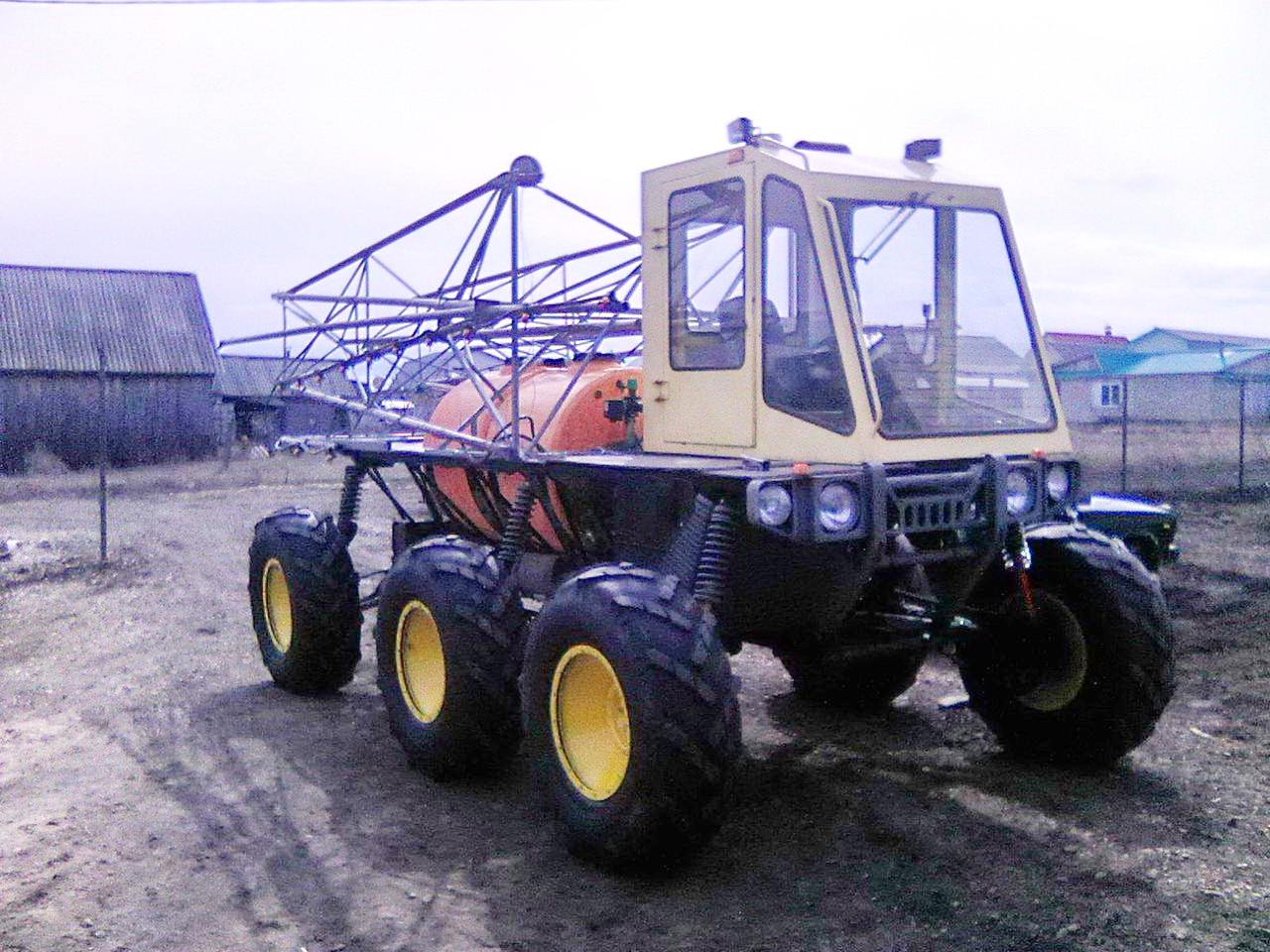 Самоходный опрыскиватель на шинах Ф-76 НС 4 размером 1100×400-20